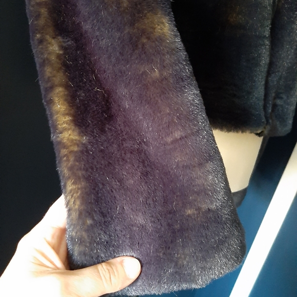 Navy blue faux fur crop coat by sin - Picture 2 of 6